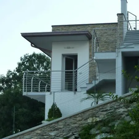 Sleeps 8 Pool Air Con *