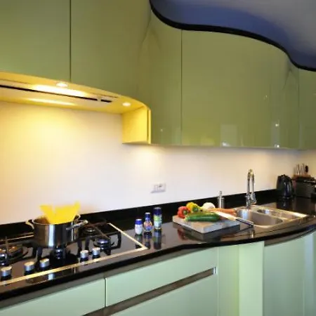 Sleeps 8 Pool Air Con Villa