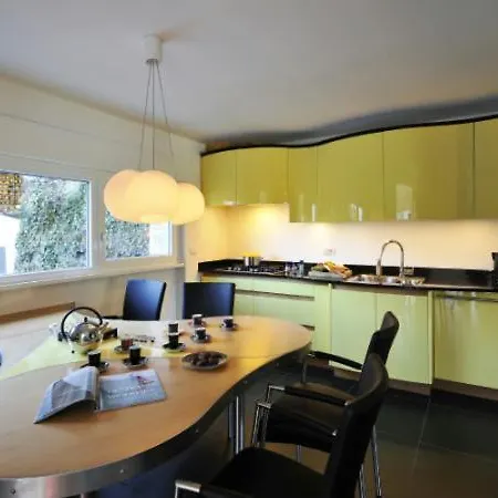 Villa Sleeps 8 Pool Air Con *